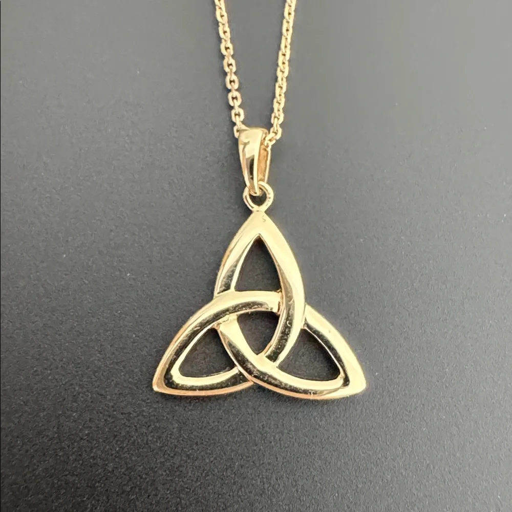14K Gold Trinity Knot Pendant‎